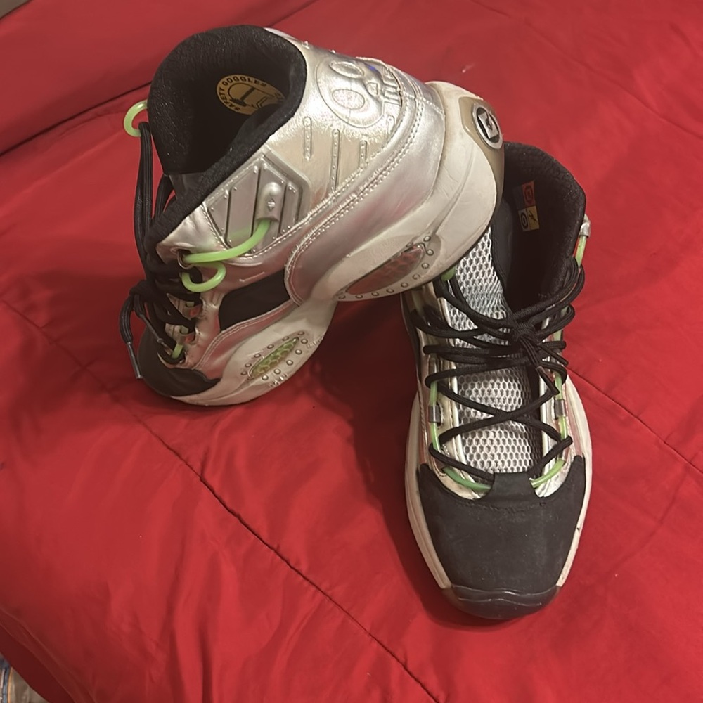 Minions x Reebok Question Mid - Picture 2 of 5